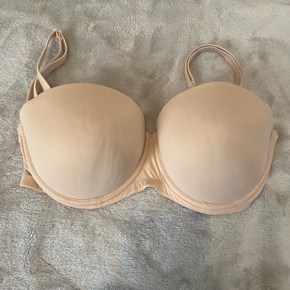 Pink by Victoria’s Secret’s woman wear everywhere Push-Up Strapless Bra